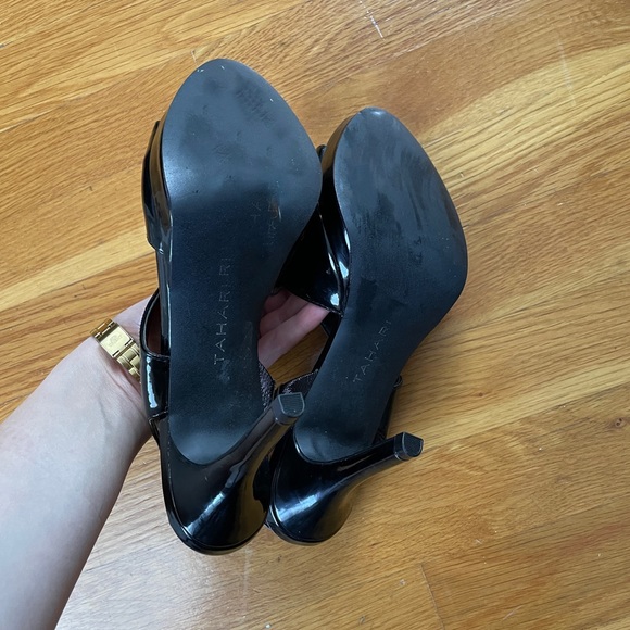 TAHARI Strappy Size 8M Platform Sandal - Picture 3 of 3